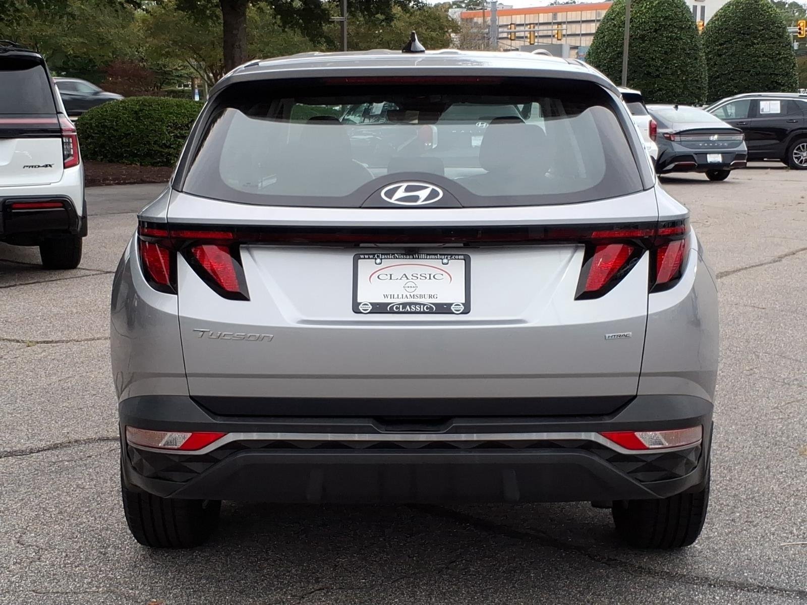 Used 2022 Shimmering Silver Hyundai SE image 8