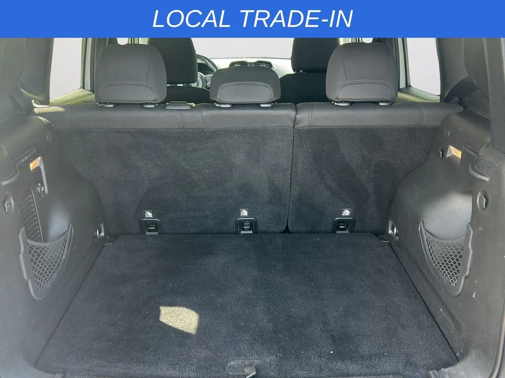 Used 2016 White Jeep Latitude image 12