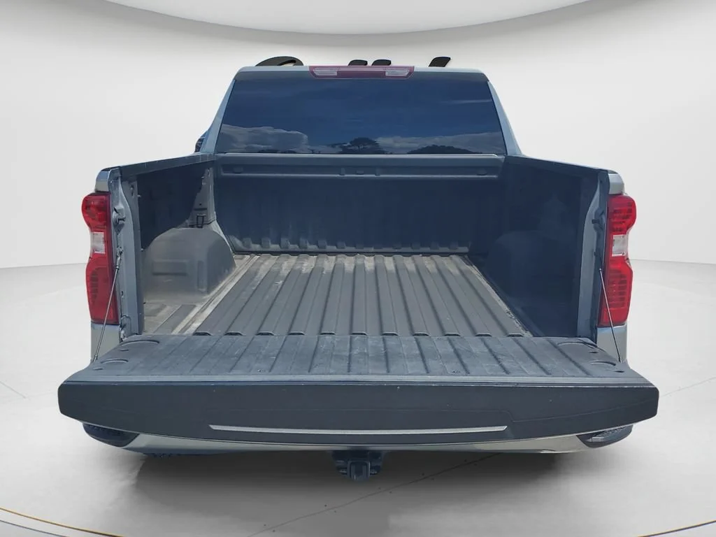 Used 2023 STERLING GRAY METALLIC Chevrolet Custom image 21