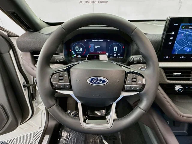 New 2027 Star White Metallic Tri-Coat Ford Platinum image 11