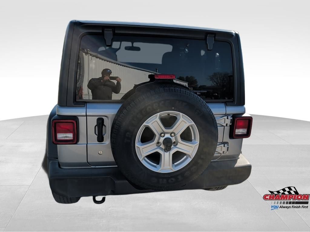 Used 2020 Silver Jeep Sport S image 10