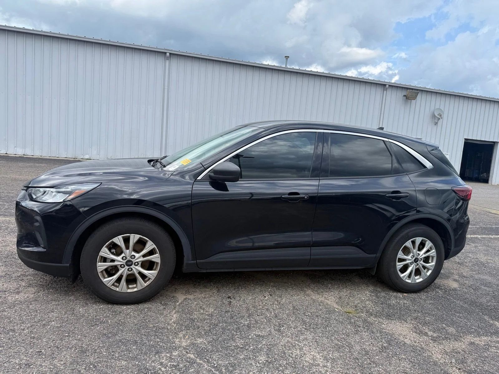 Used 2023 Black Ford Active image 3
