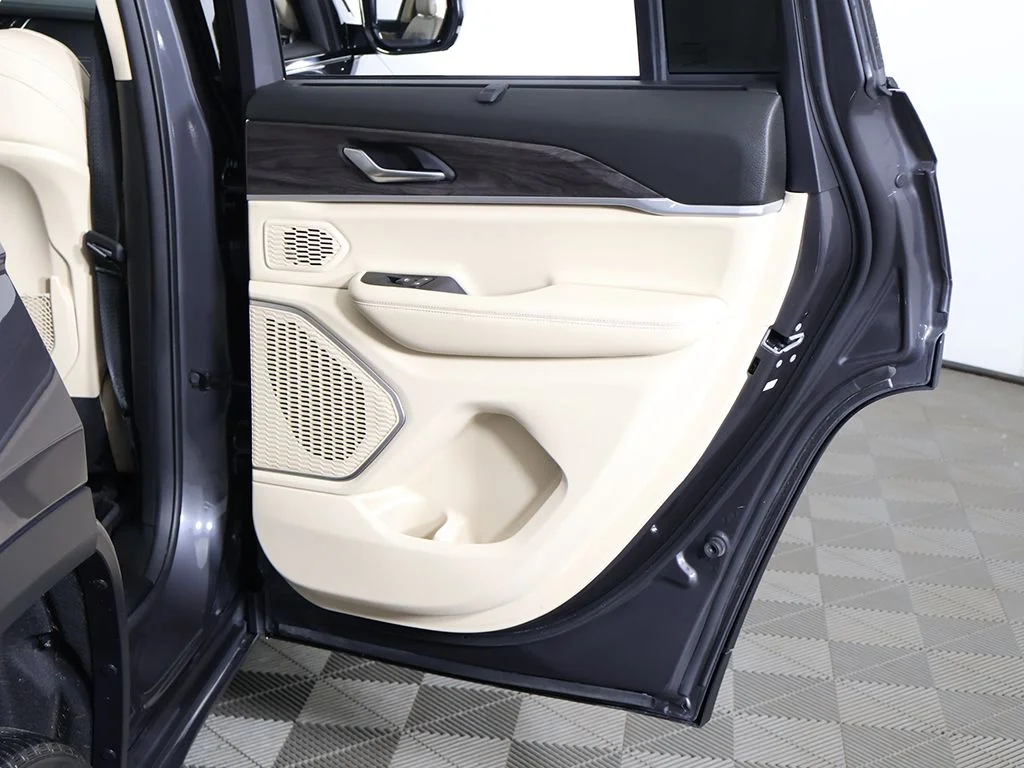 Used 2022 Gray Jeep Limited image 31