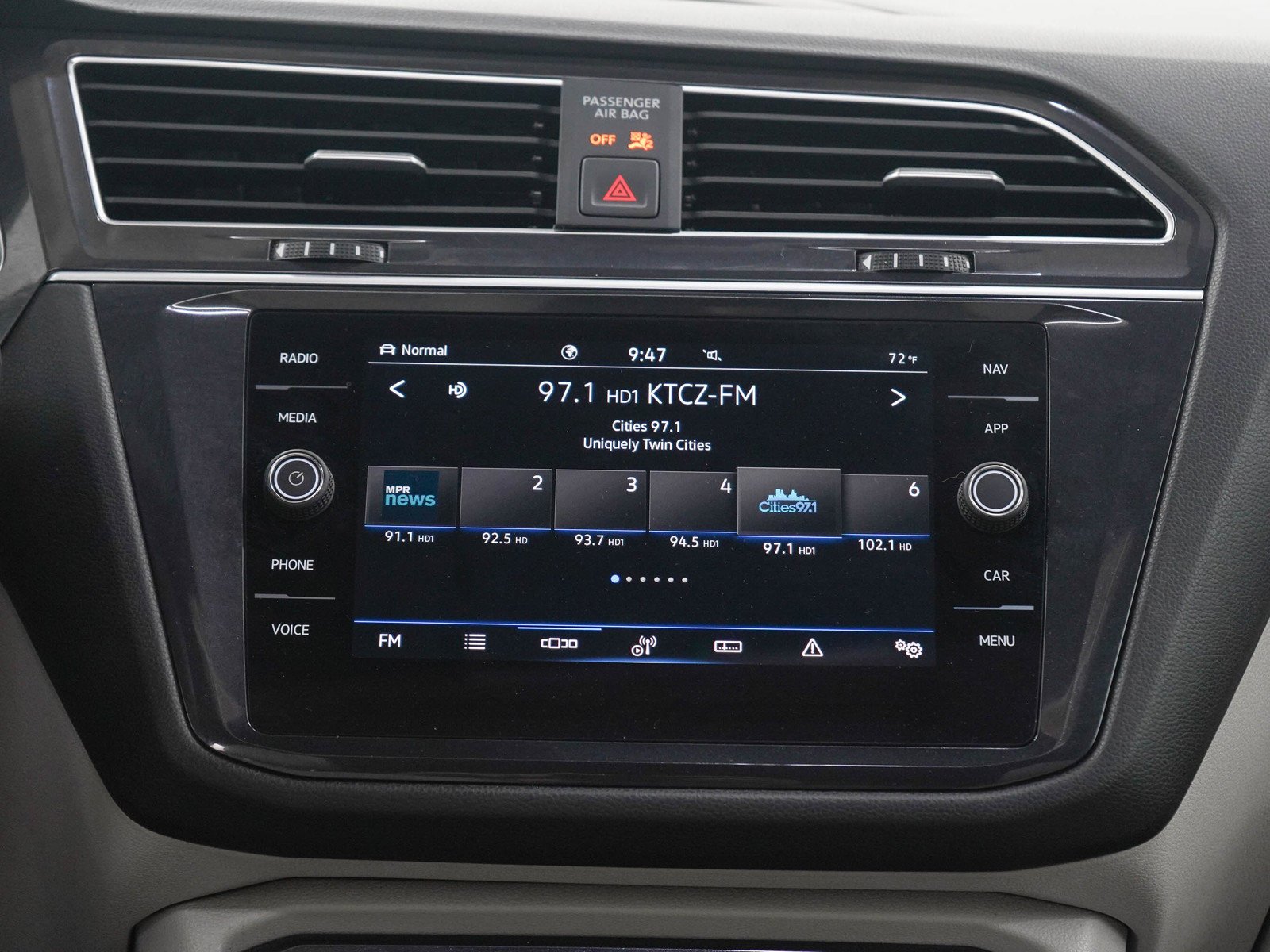 Used 2024  Volkswagen SEL R-Line image 18