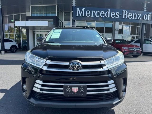 Used 2019 Midnight Black Metallic Toyota XLE image 2