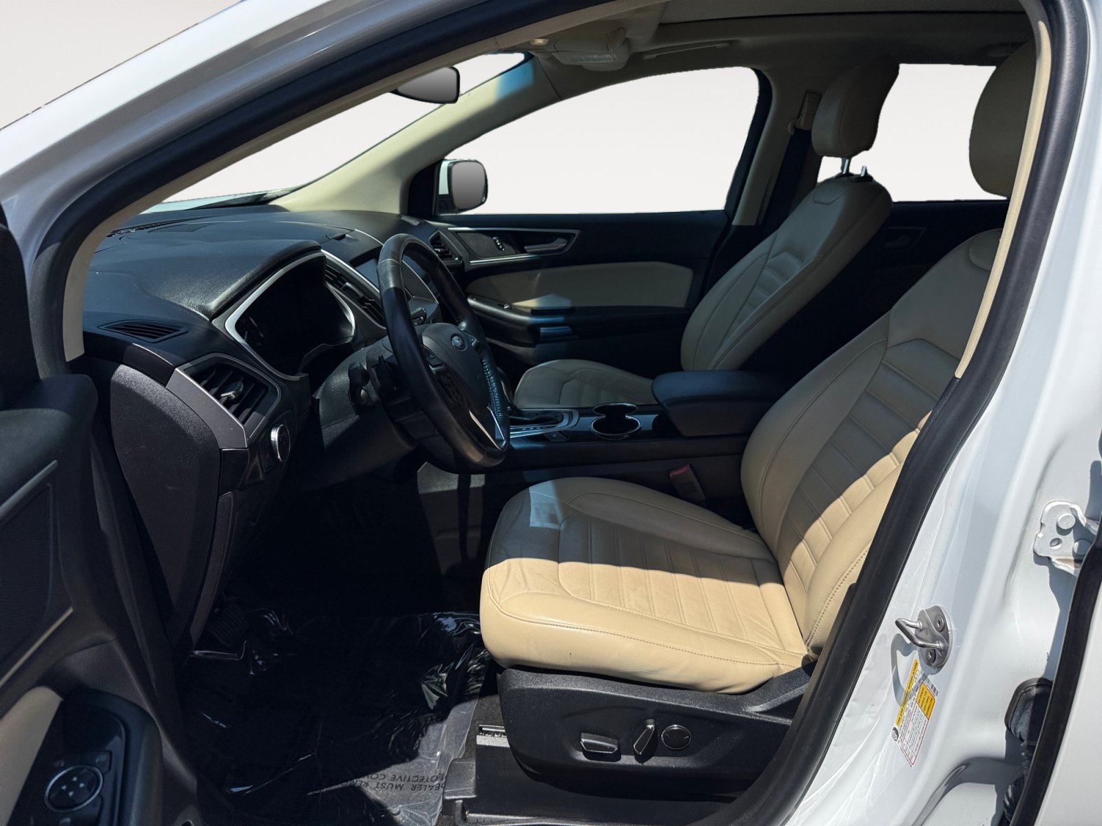 Used 2015 Oxford White Ford SEL image 10
