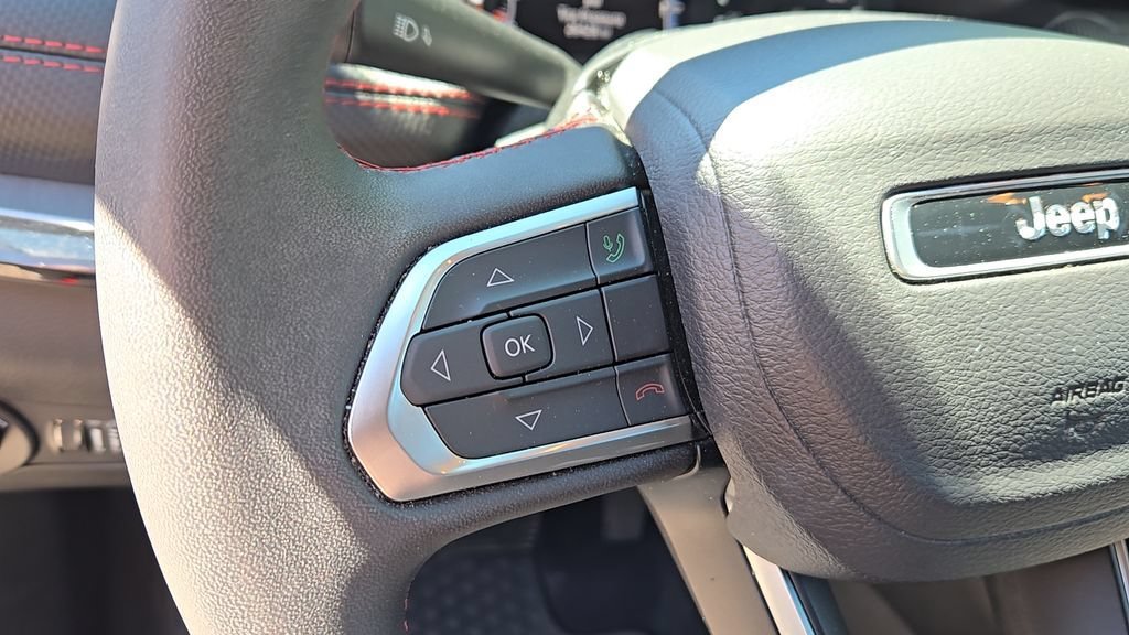 Used 2025 Red Hot Pearlcoat Jeep Trailhawk image 10