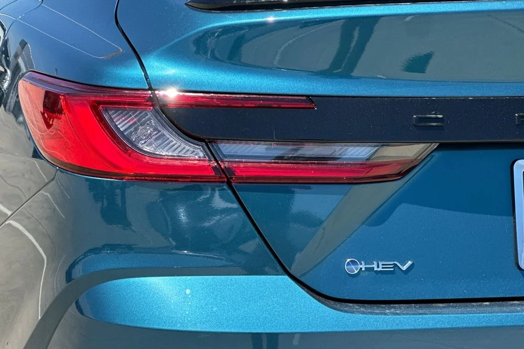 New 2026 Ocean Gem with Midnight Black Metallic roof <sup>1</sup> Toyota  XSE image 24