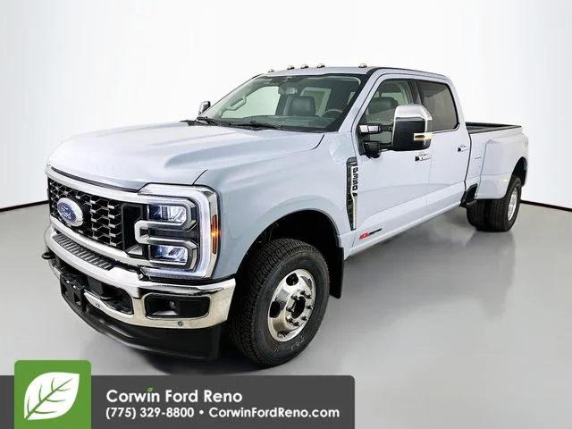 New 2026 Glacier Gray Metallic Tri-Coat Ford Lariat image 3