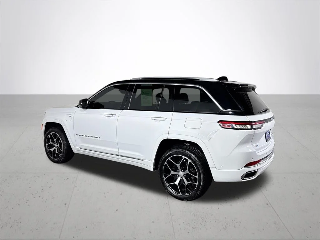 Used 2022 White Jeep Summit Reserve 4xe image 8