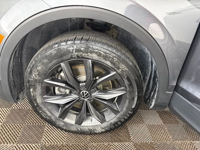 Used 2022  Volkswagen 2.0T SE image 26