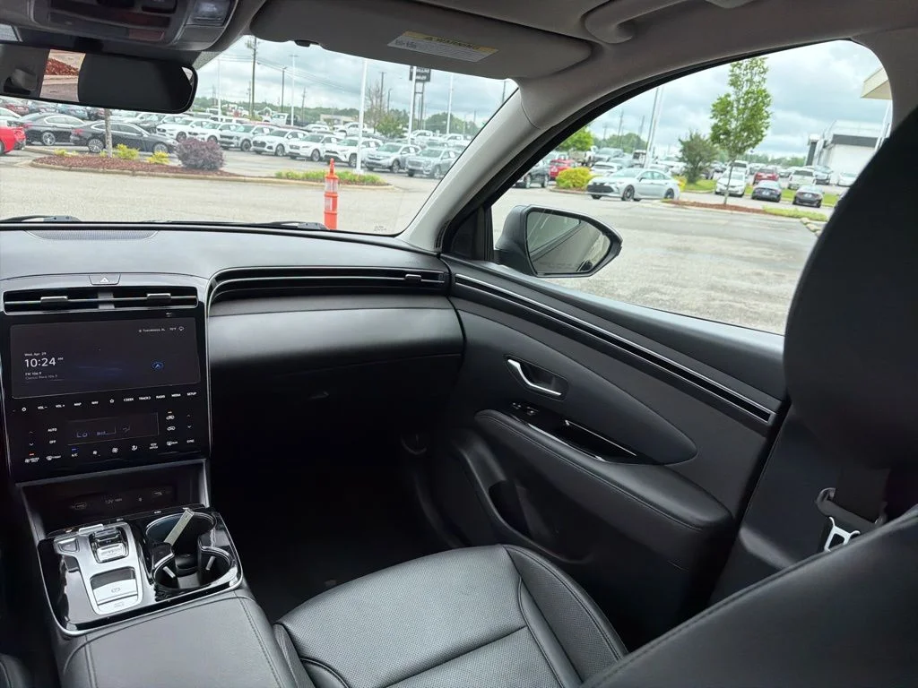 Used 2023 Black Hyundai SEL Convenience image 28