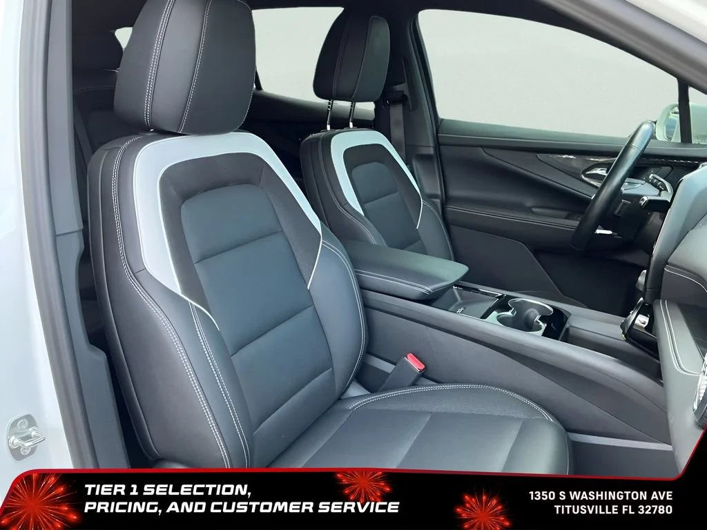 Used 2024 Summit White Chevrolet LT image 16