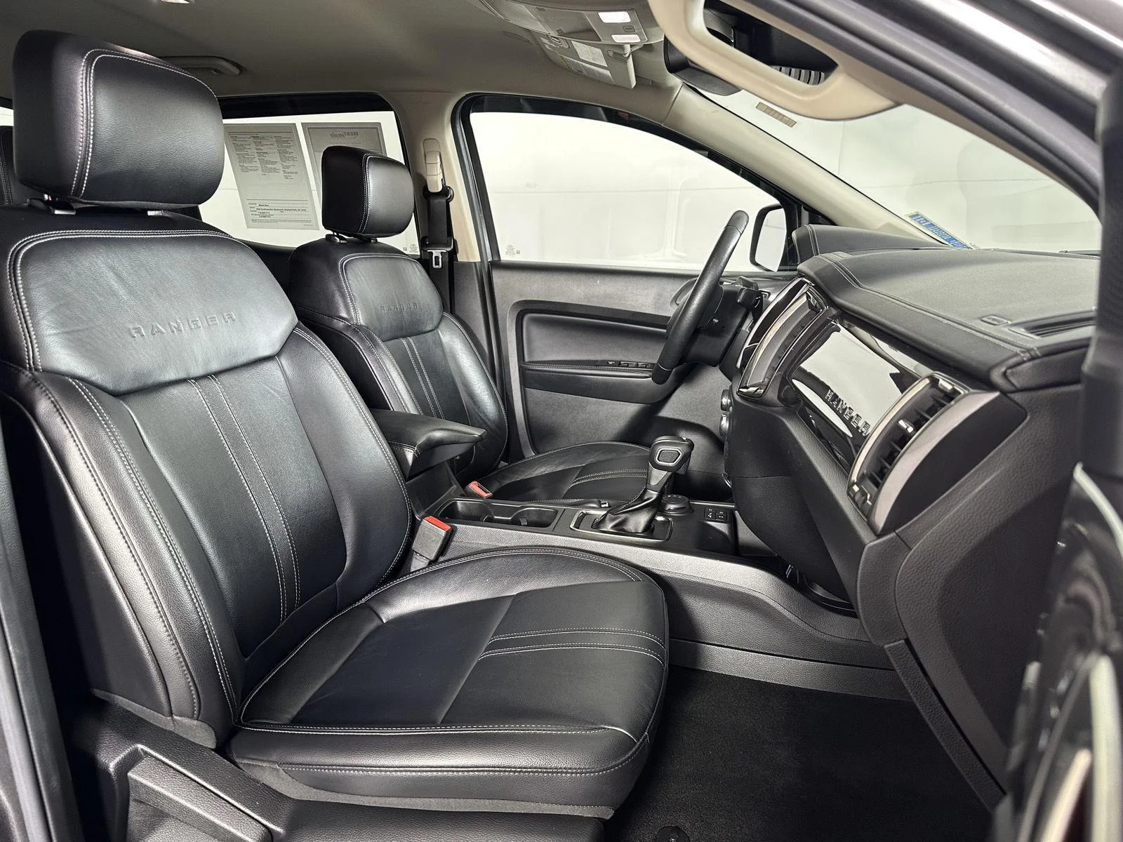 Used 2019 Magnetic Ford LARIAT image 21