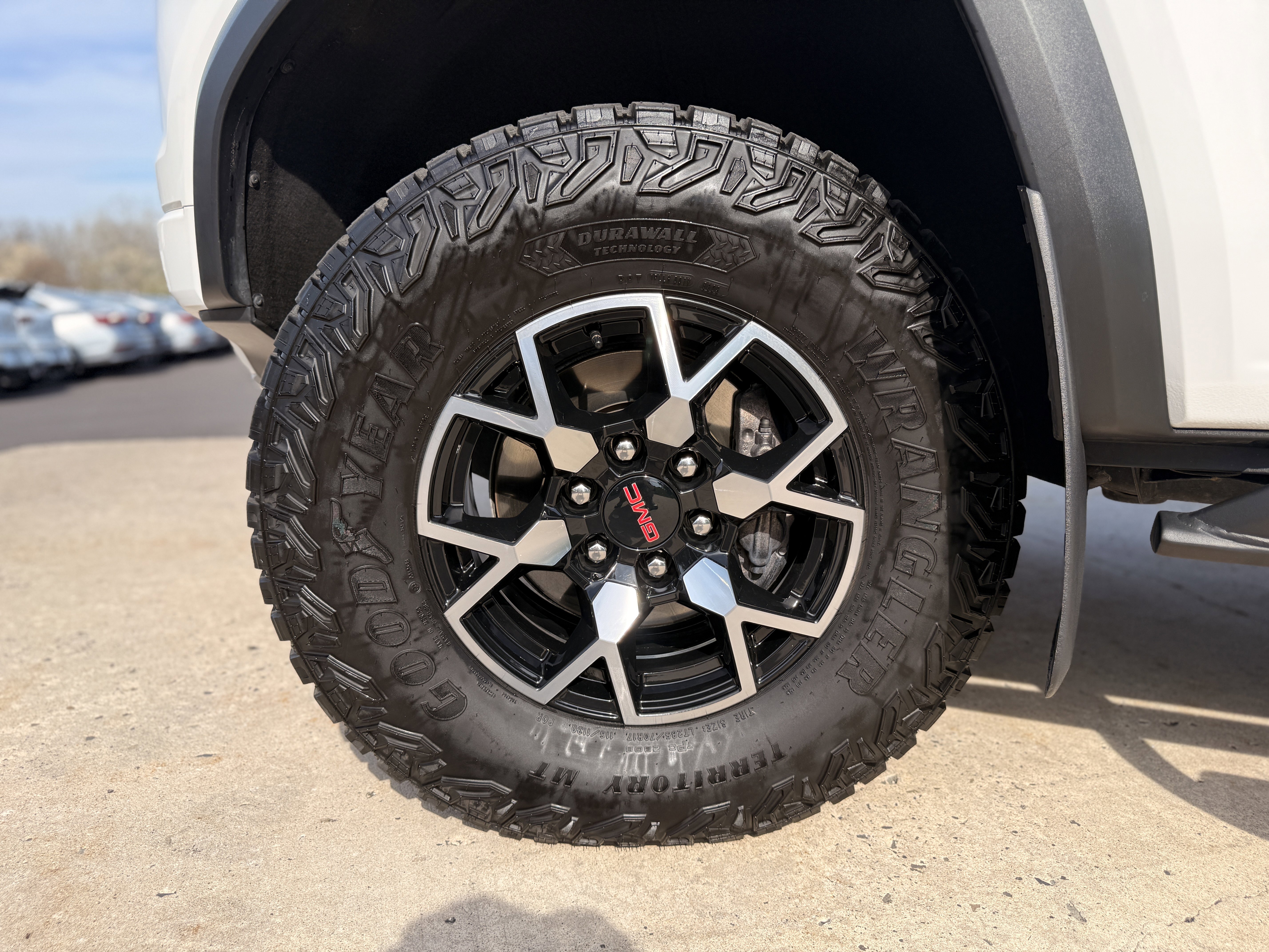 Used 2024 Summit White GMC 4WD AT4X image 21