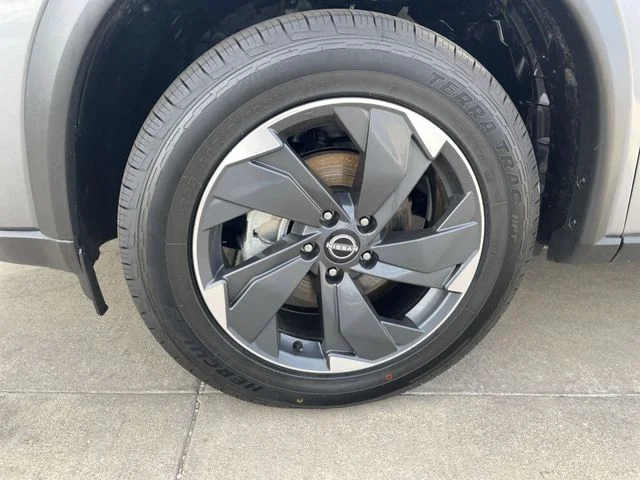 2025 Nissan Rogue SV - Photo 13