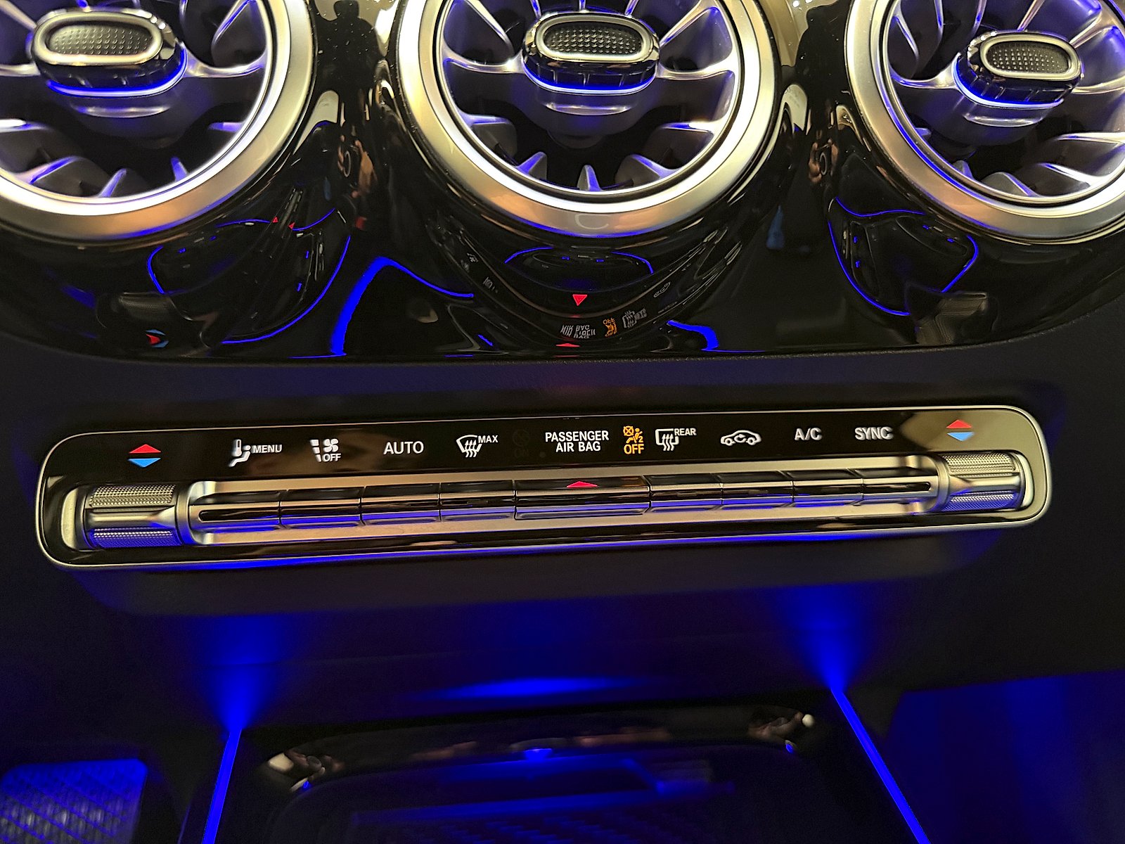 Certified Used 2025 Night Black Mercedes-Benz 4MATIC® image 18