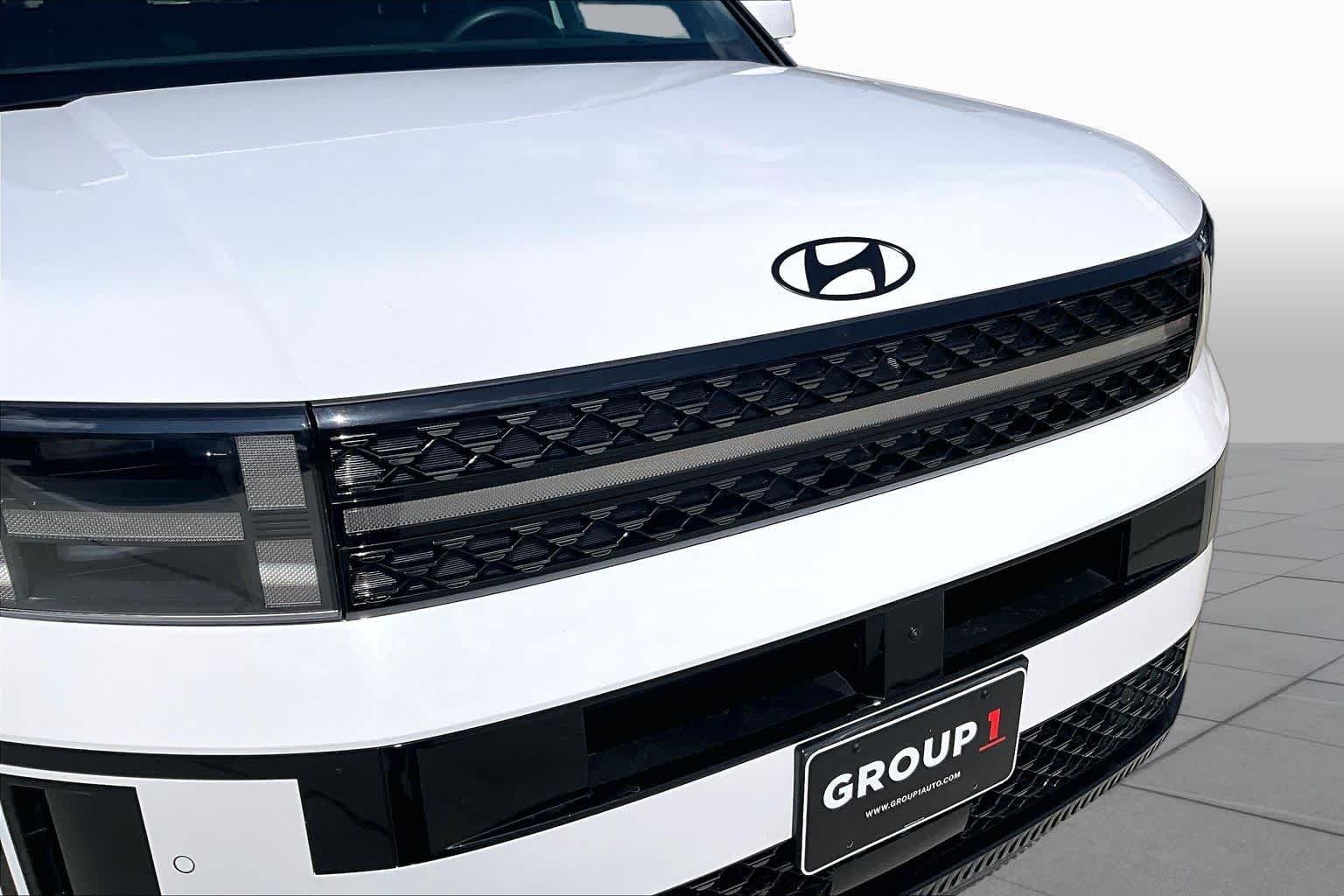 Used 2025 Serenity White Hyundai Calligraphy image 28