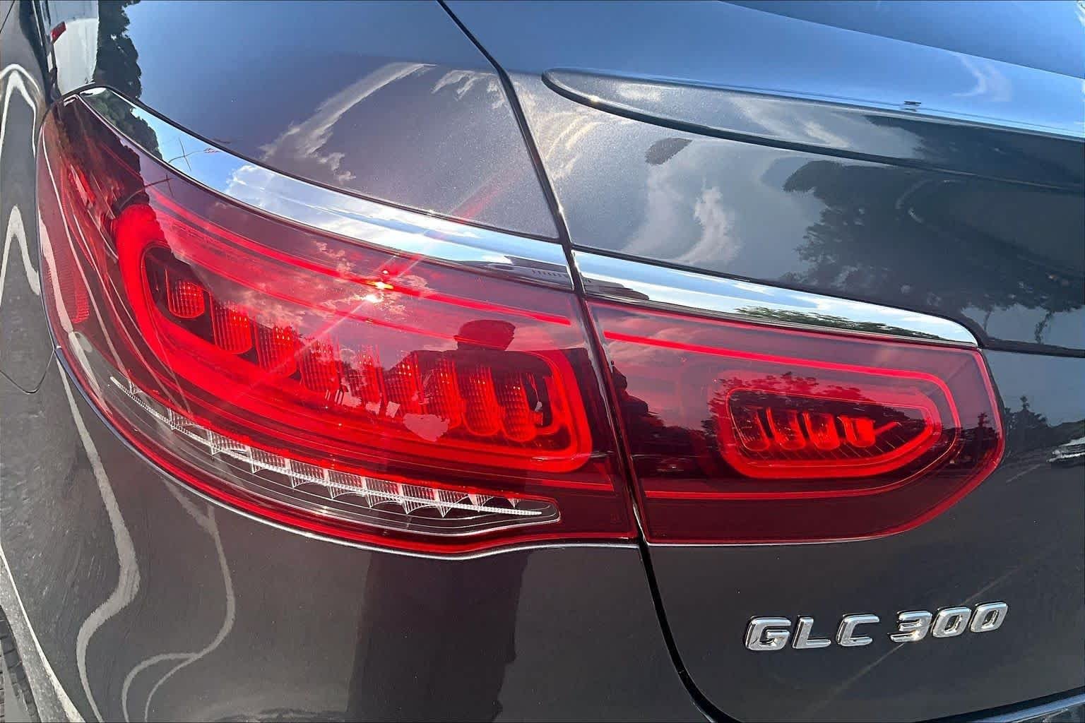 Used 2020 Graphite Grey Metallic Mercedes-Benz GLC 300 image 29