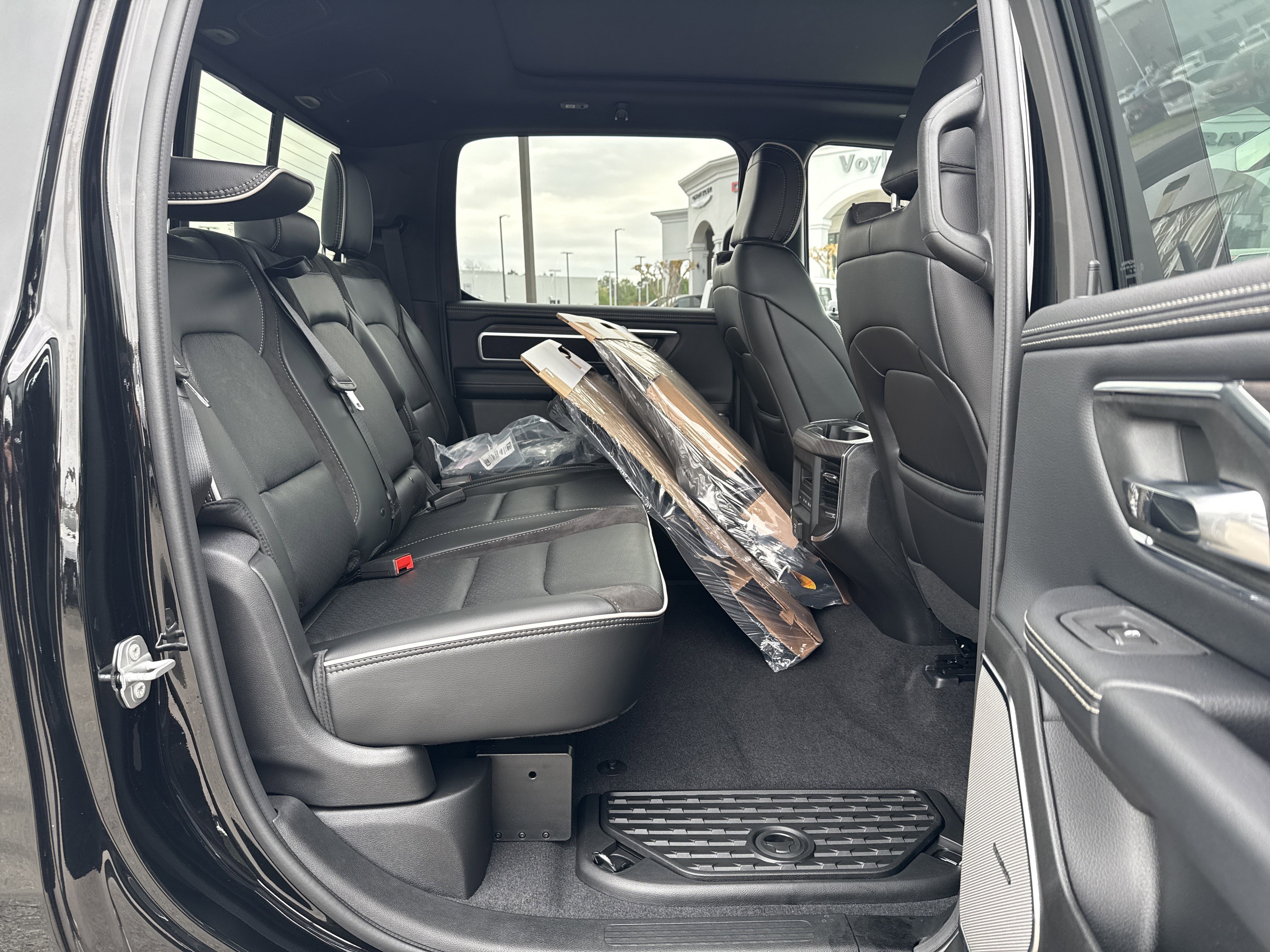 New 2026 Diamond Black Crystal Pearl-Coat Exterior Paint RAM Laramie image 17