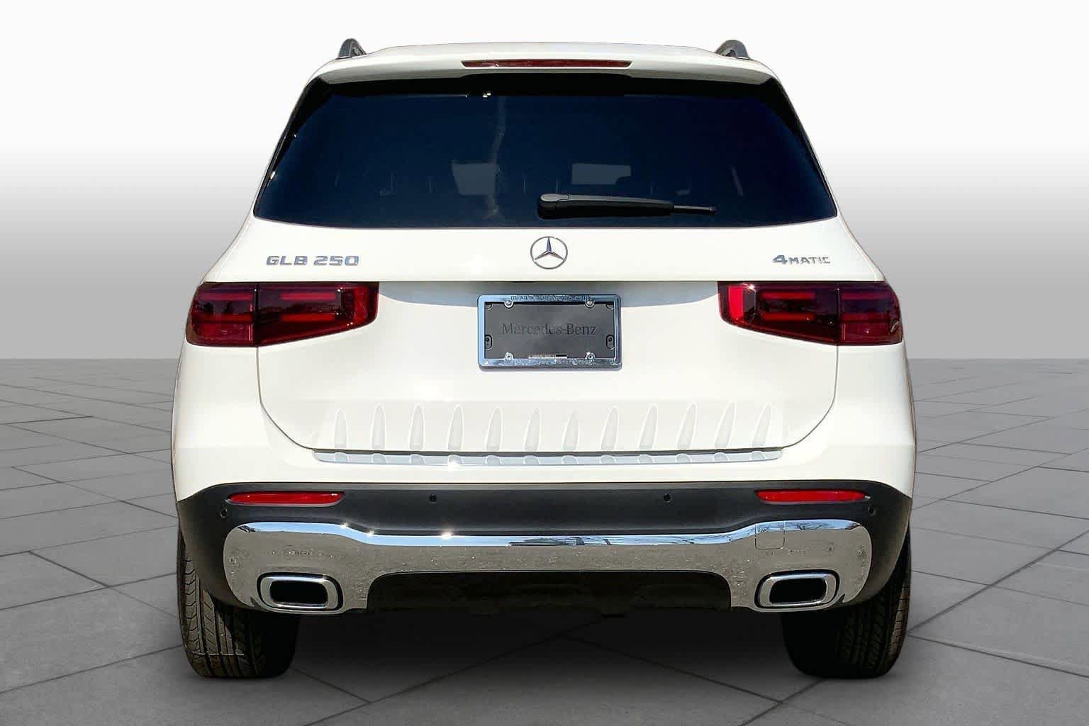 New 2026 Polar White Mercedes-Benz GLB 250 image 4