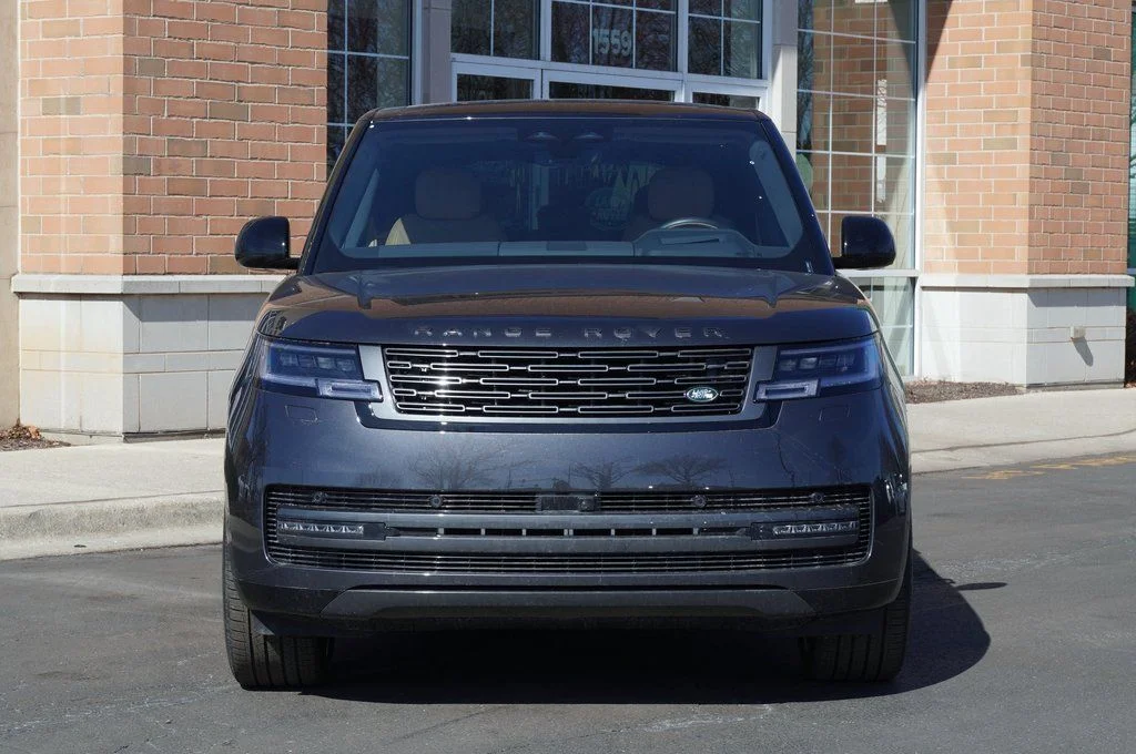 New 2026 Carpathian Grey Land Rover SE image 4