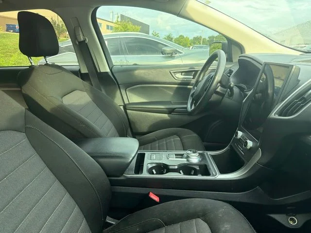 Used 2022 Iconic Silver Metallic Ford SE image 2