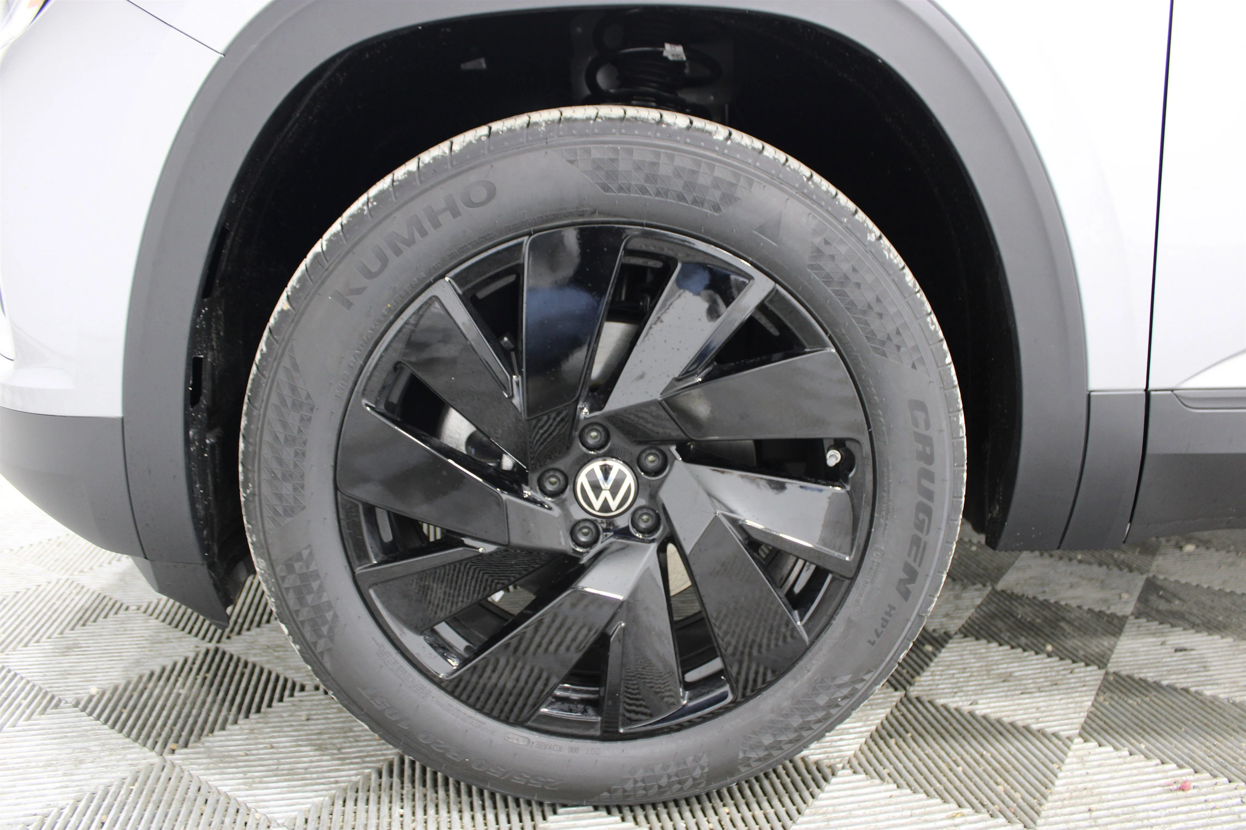 New 2026 Silver Mist Metallic Volkswagen 2.0T SE w/Technology image 34