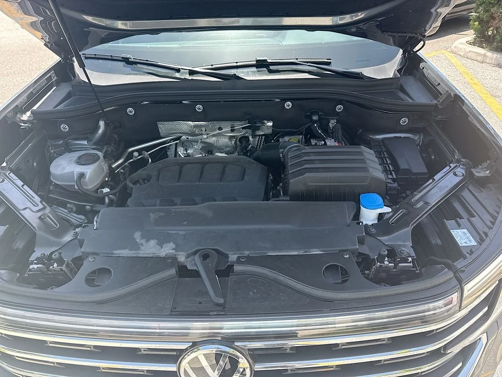 Used 2025  Volkswagen 2.0T SE w/Technology image 34