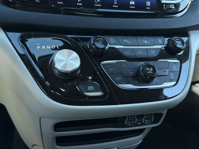 Used 2024 Silver Chrysler Touring L image 25