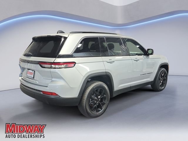 New 2026 Silver Zynith Exterior Paint Jeep Altitude image 5