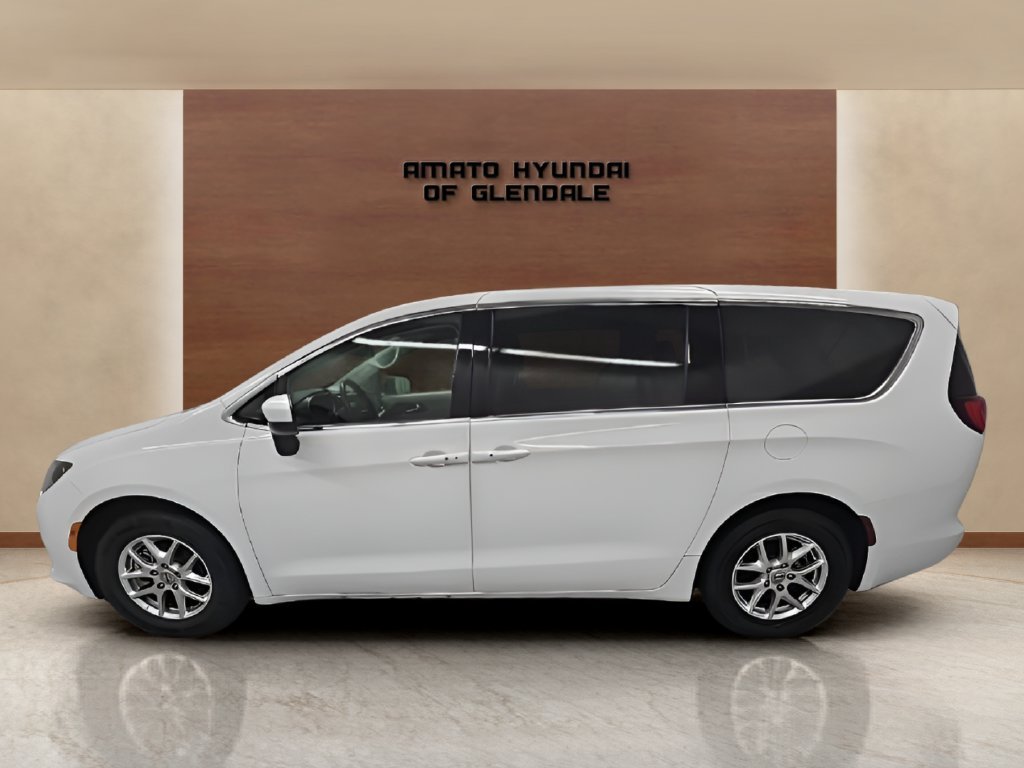 Used 2022 White Chrysler LX image 2