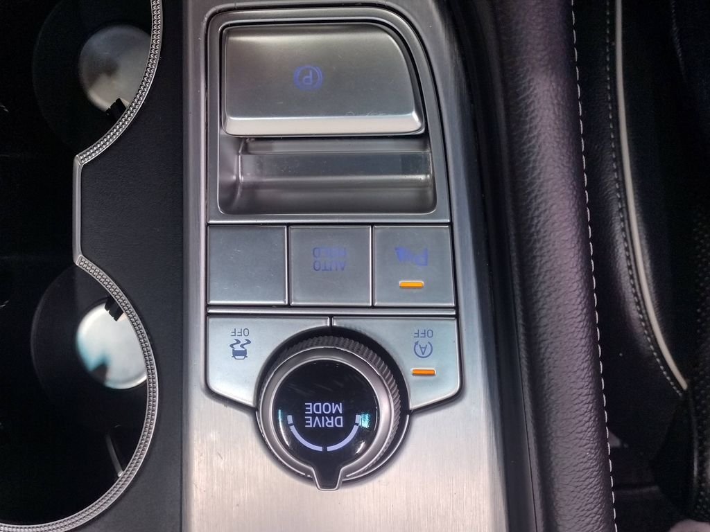 Used 2020 White Genesis 2.0T image 28