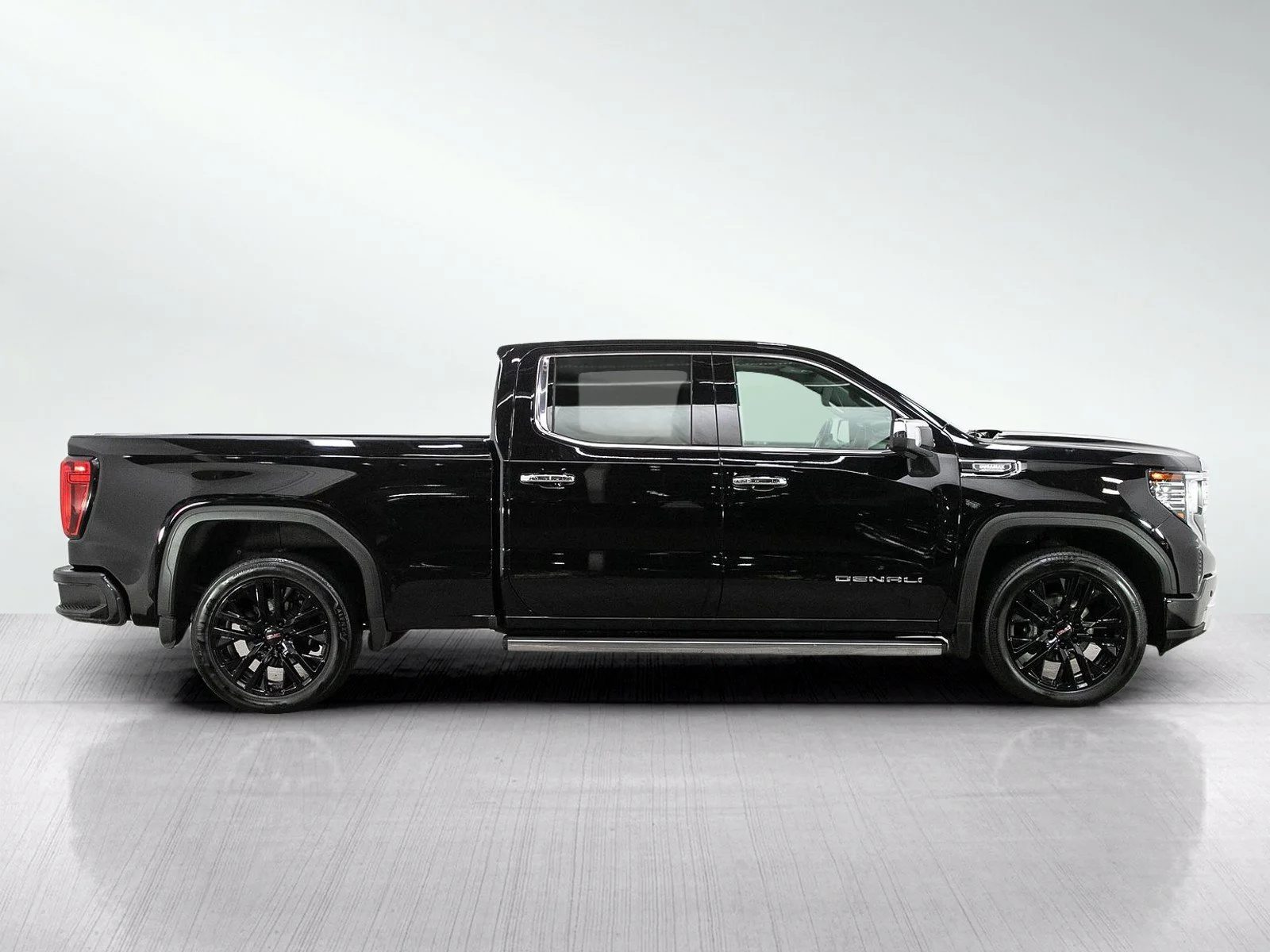 Used 2024 Onyx Black GMC Denali image 6