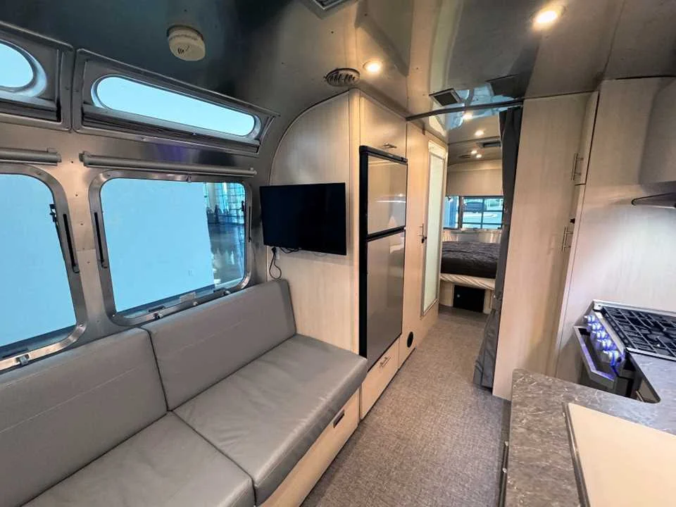 Used 2021 SILVER AIRSTREAM  image 11