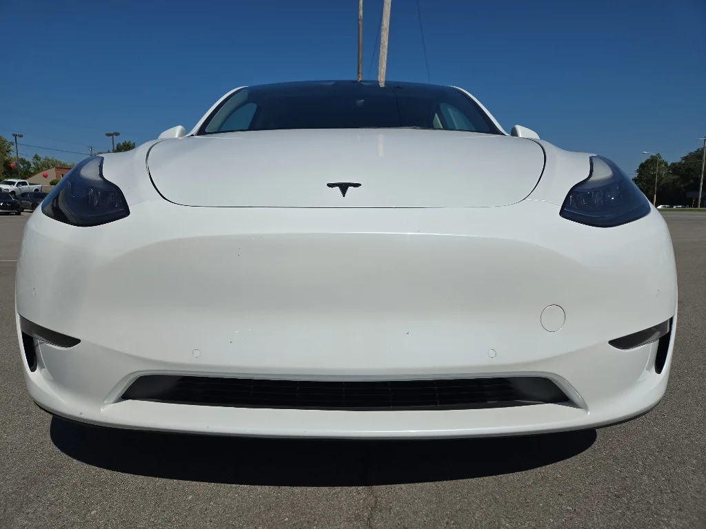 Used 2022 Pearl White Multi-Coat Tesla Performance image 2