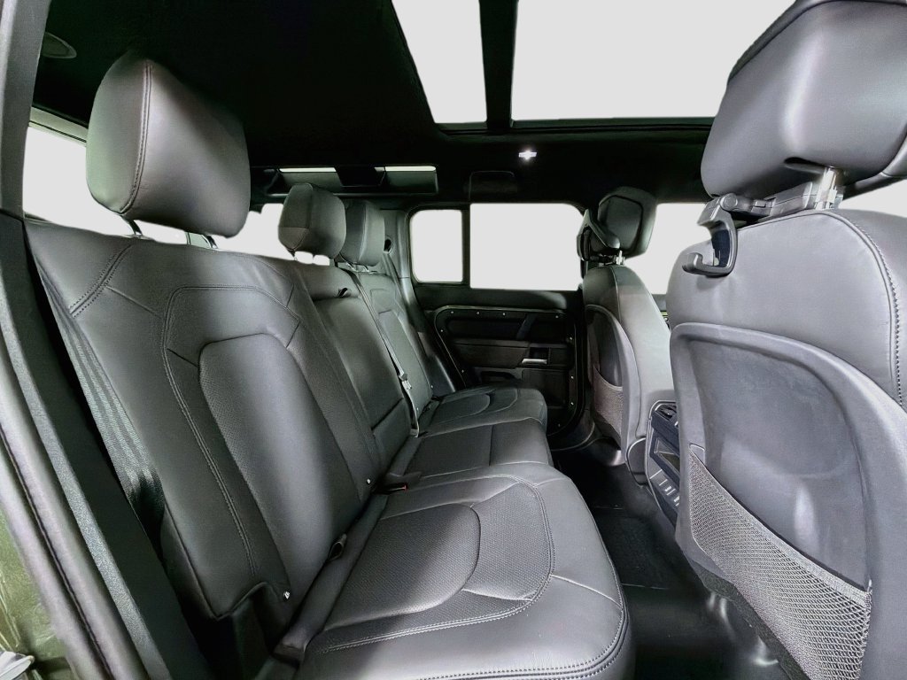 New 2026 Woolstone Green Land Rover X-Dynamic SE image 29