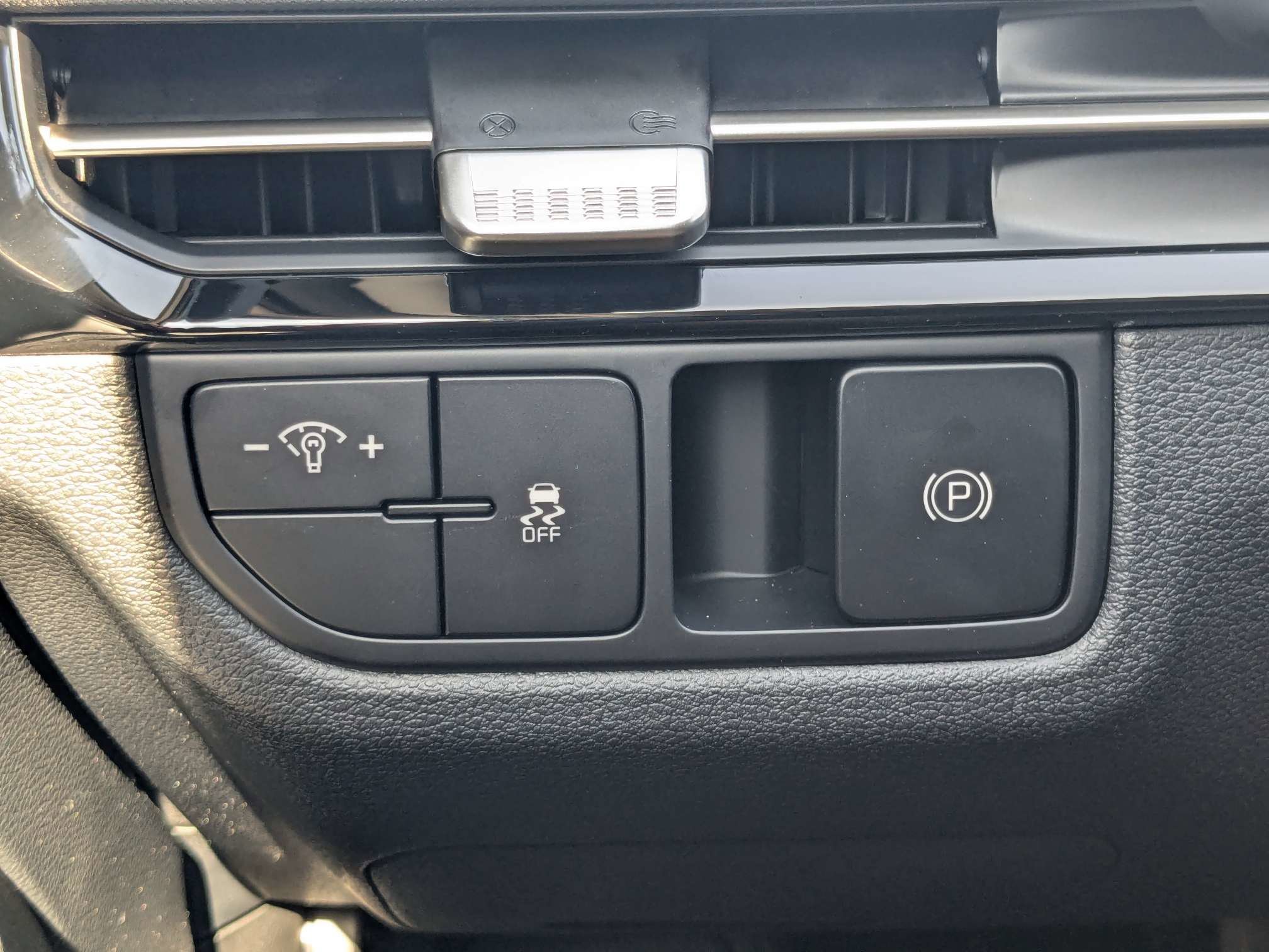 New 2026 Glacial White Pearl Kia LX image 29