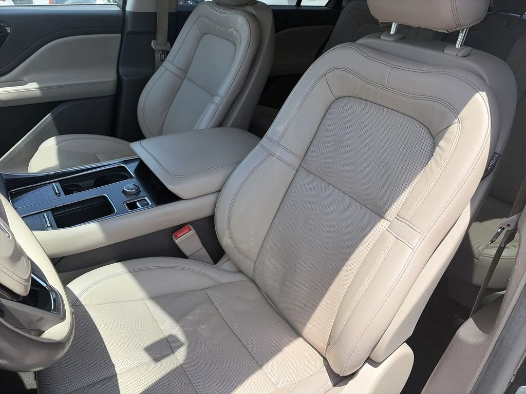 Used 2023 Black Lincoln Reserve image 11