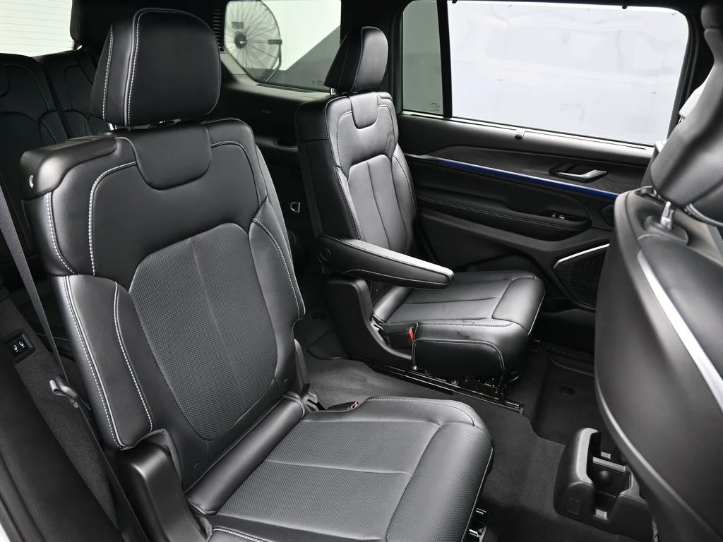 Used 2024 Silver Zynith Jeep Overland image 53