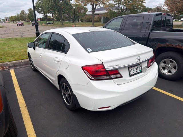 Used 2015 White Honda SE image 4