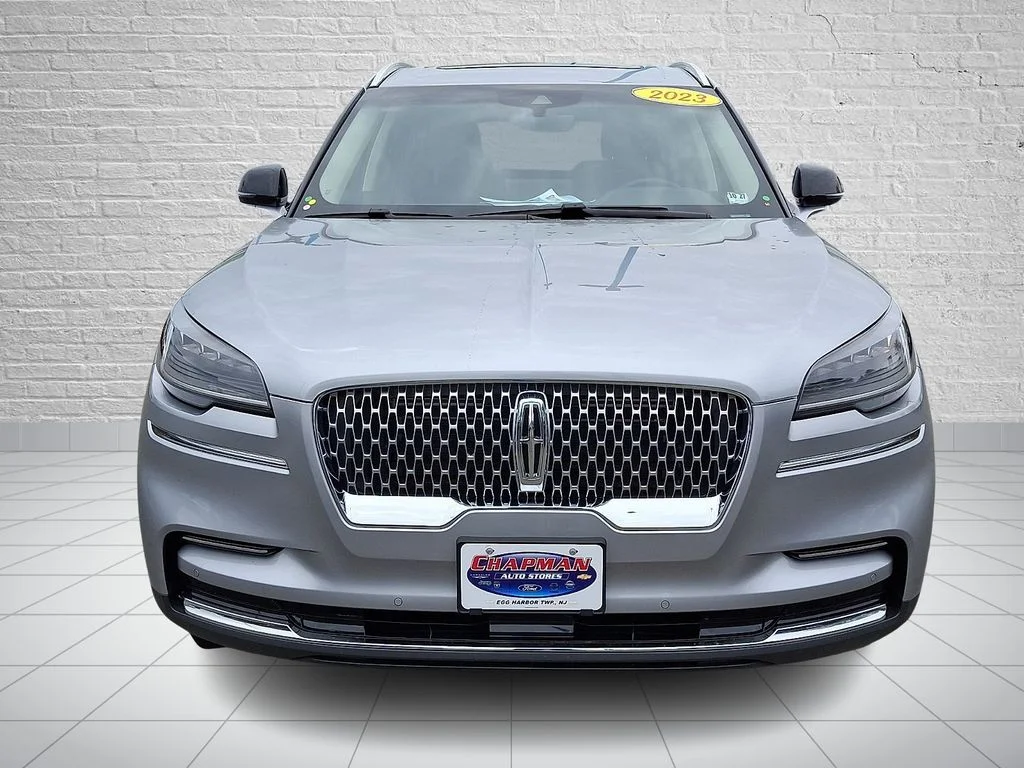 Certified Used 2023 Radiance Metallic Lincoln Standard image 2