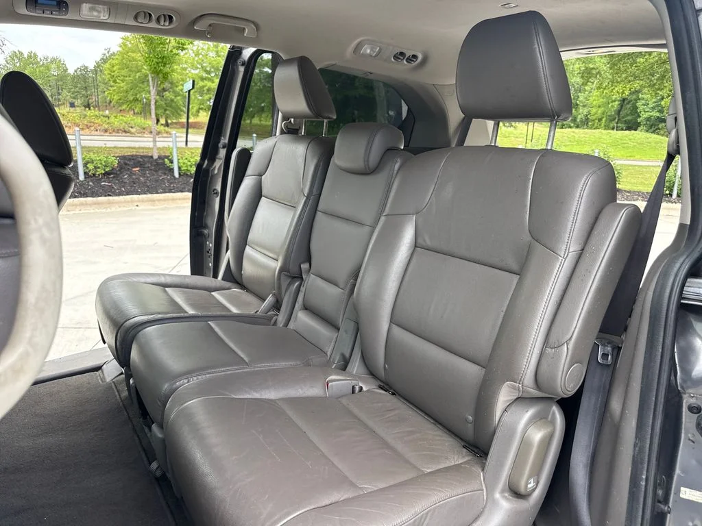 Used 2013 Alabaster Silver Metallic Honda EX-L image 28