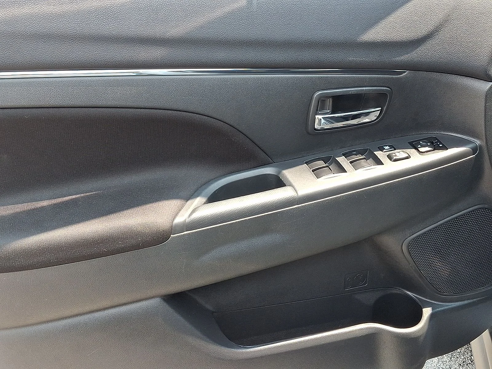 Used 2025 White Mitsubishi 2.0 ES image 12