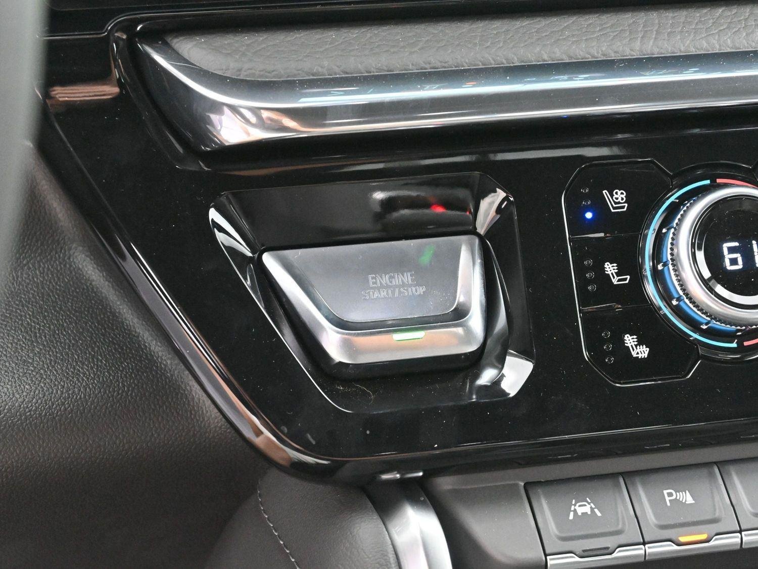 Used 2025 Onyx Black GMC Denali image 24