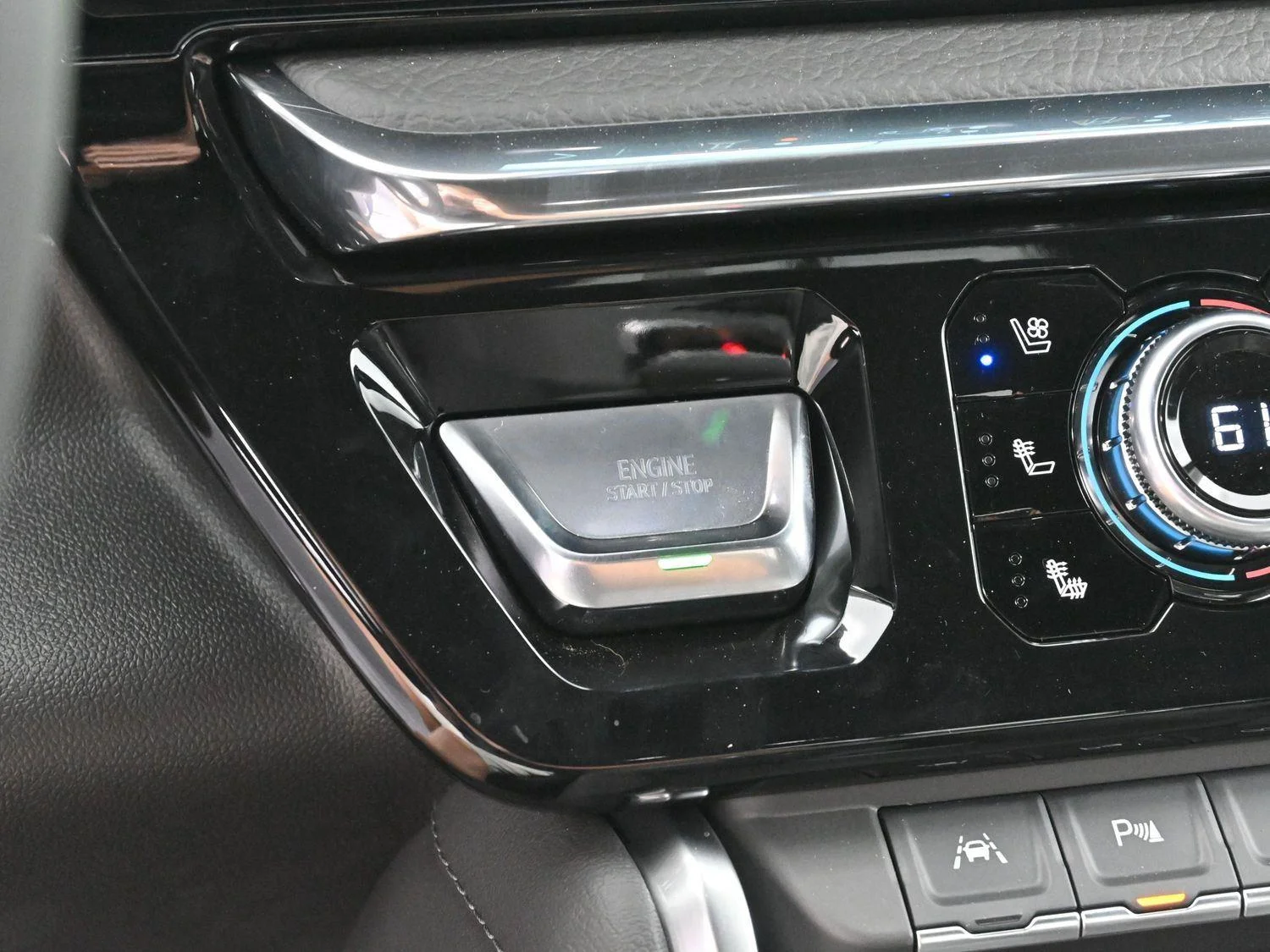 Used 2025 Onyx Black GMC Denali image 24