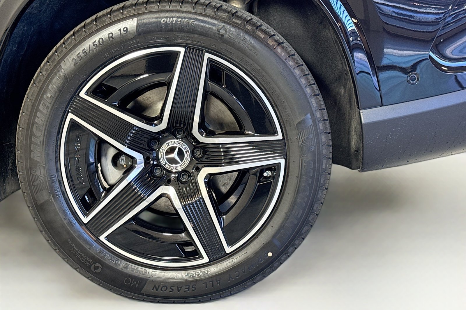 New 2026 Obsidian Black Metallic Mercedes-Benz GLC 300 image 29