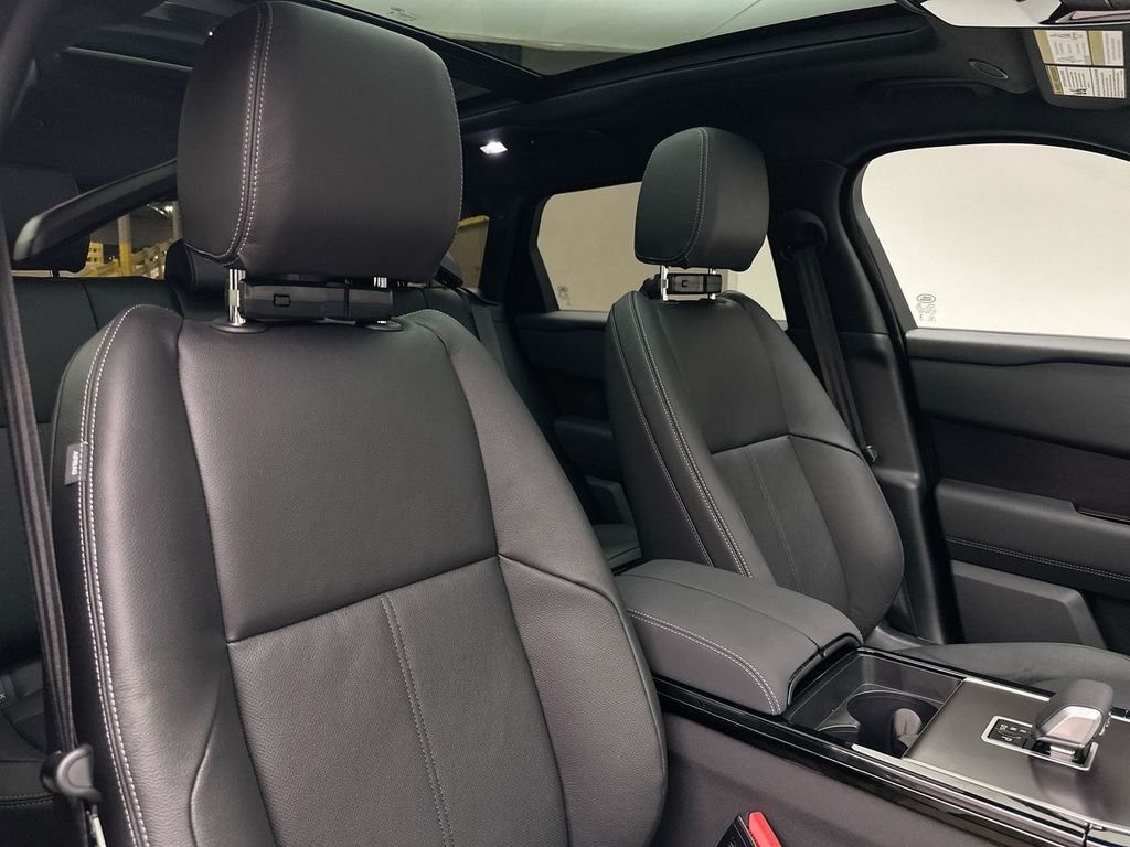 New 2026 Giola Green Metallic Land Rover Belgravia Edition image 6
