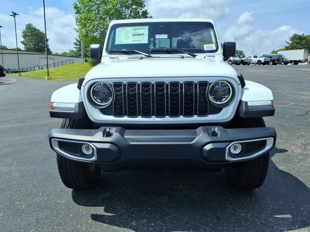 New 2026 Bright White Clear-Coat Exterior Paint Jeep Sahara image 2