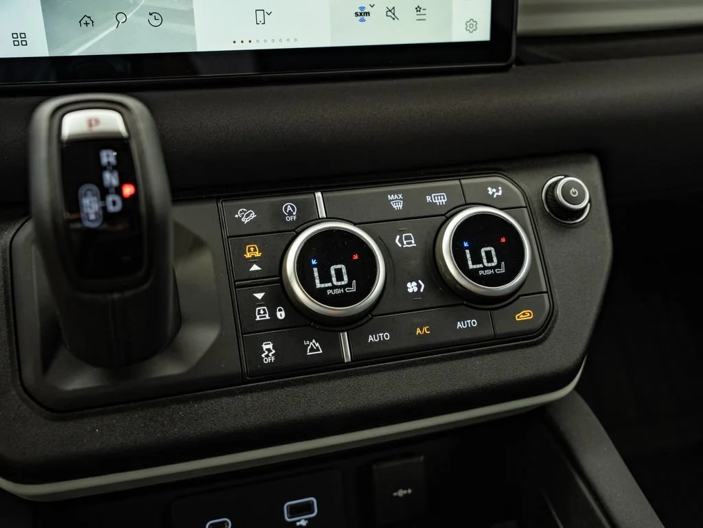 Used 2023 Black Land Rover S image 34